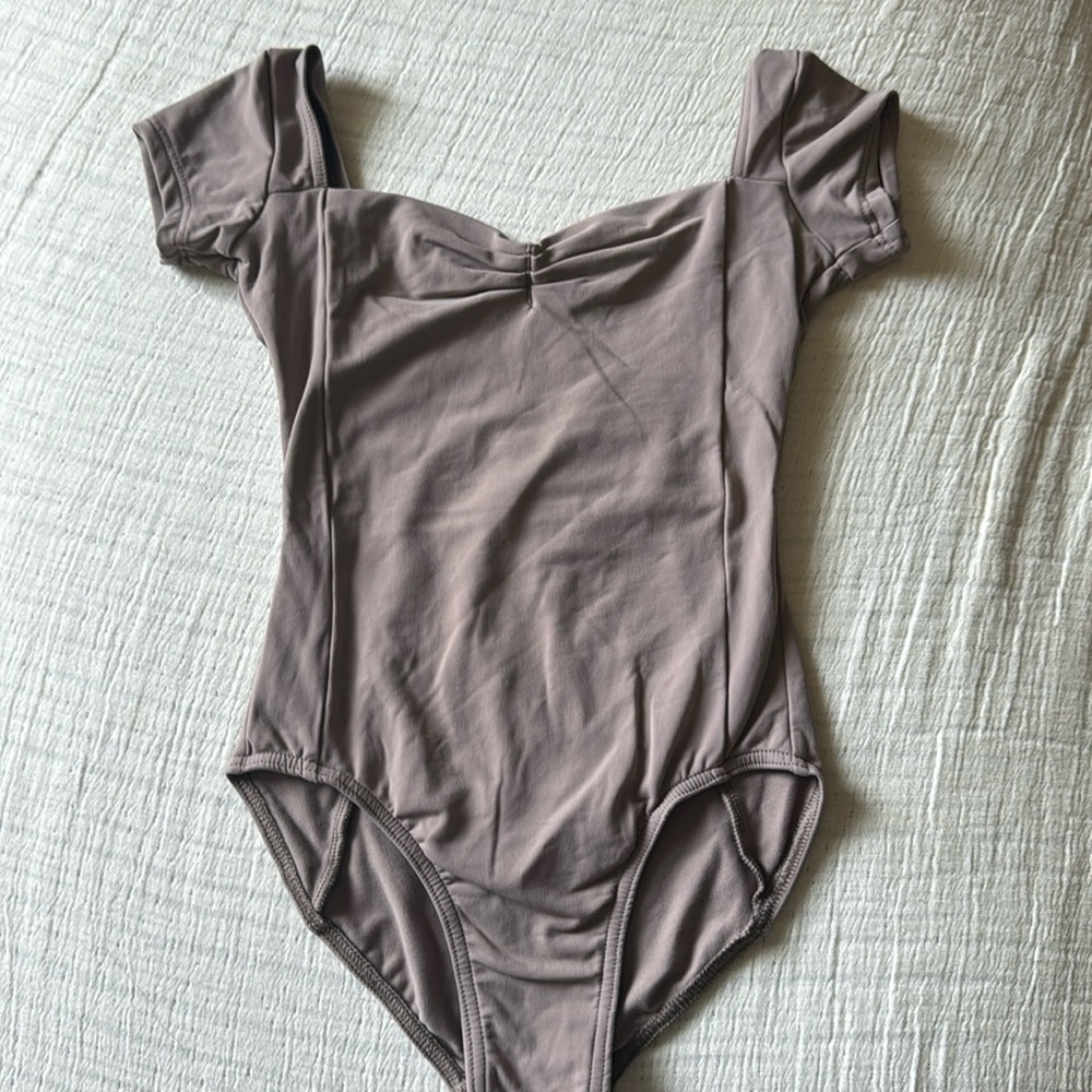 Nikolay Leo. Like NEW! Fully lined size 12–13 Y.